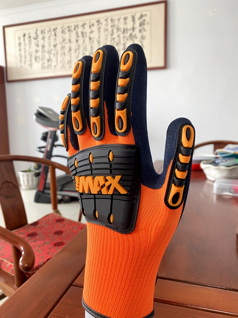 13-Pin latex matte TPR anti-smash and anti-collision mechanical gloves